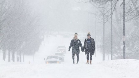 Enviroment: Parts of South, Mid-Atlantic hit by snow, ice and deadly cold