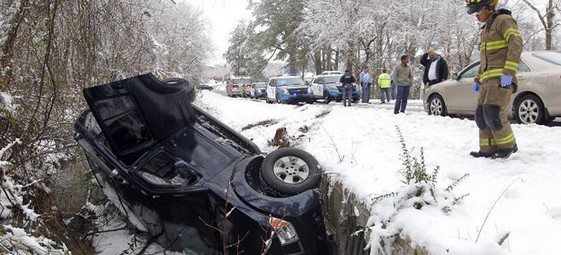 Southeast US digs out after winter storm pounding