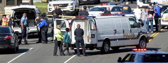 capitolhillscare_small Driver rams into Capitol Police cruisers as car chase ends in Hill scare Police  