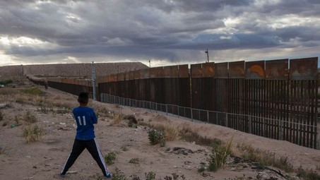 entryfee_small Miffed over border wall talk, top Mexican official floats American entry fee Border  